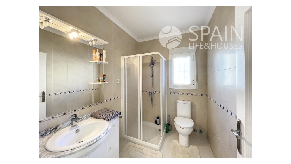 Astonishing renovated villa with sea views within 1 km from the beach