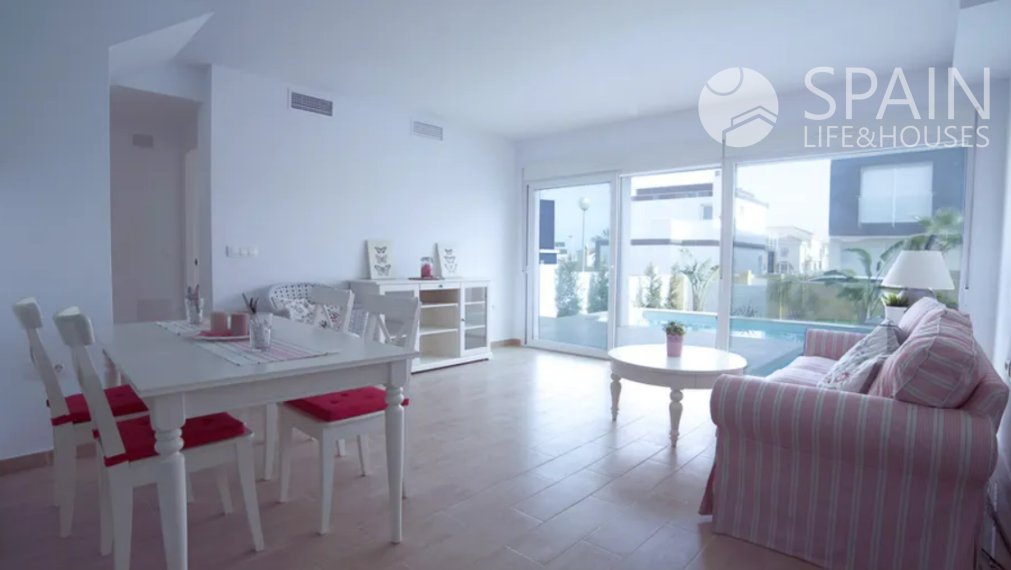 Duplex villa in Gran Alacant- 4mints from the sandy beach, 10mins from Alicante Airport