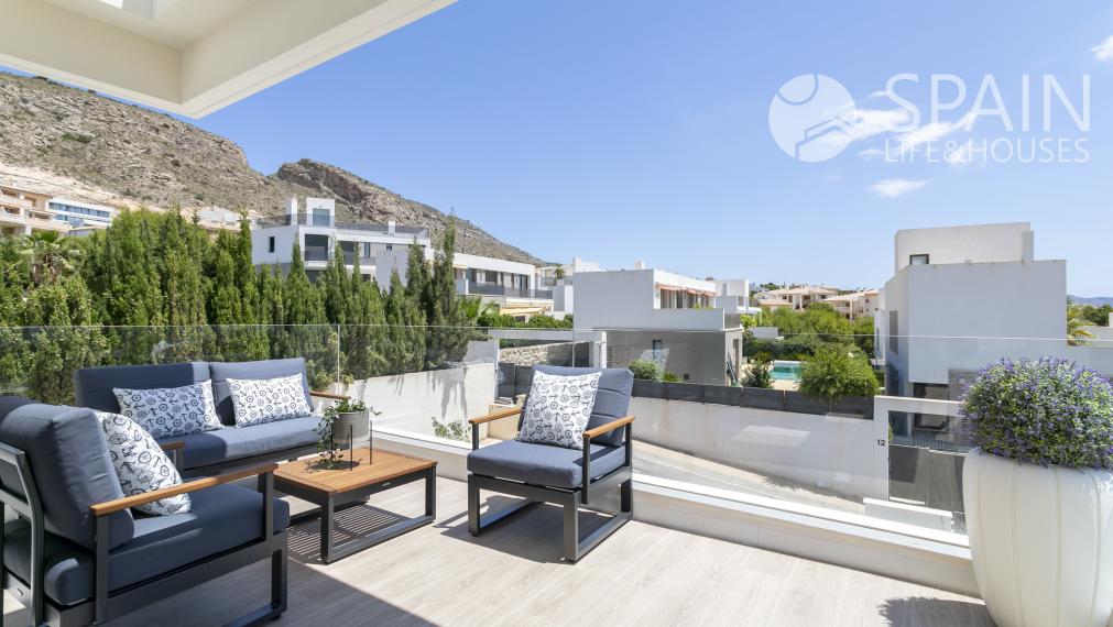 3/4 bedroom Villa for Sale in Finestrat/Benidorm- 2,5km from the beach- delivery 2023