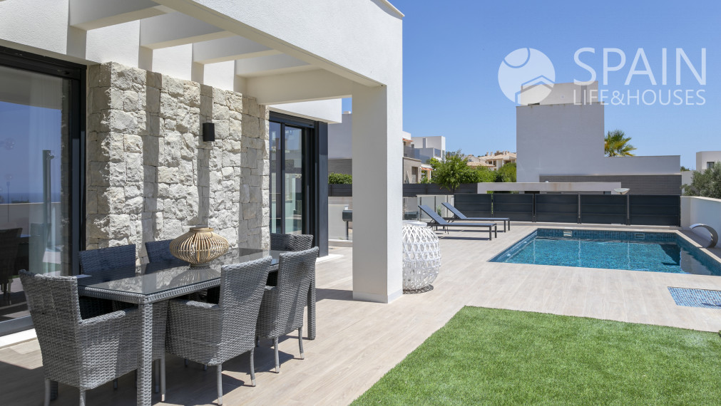 3/4 bedroom Villa for Sale in Finestrat/Benidorm- 2,5km from the beach- delivery 2023