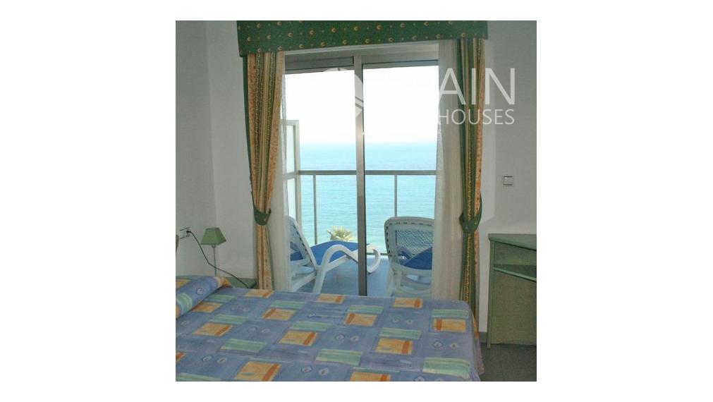 Sea front apartment in the fantastic Calpe, only 800 meters from the Peñon de Ifach.