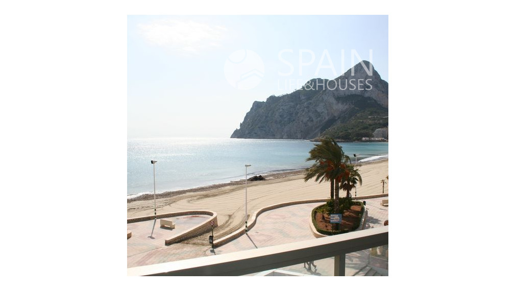 Sea front apartment in the fantastic Calpe, only 800 meters from the Peñon de Ifach.