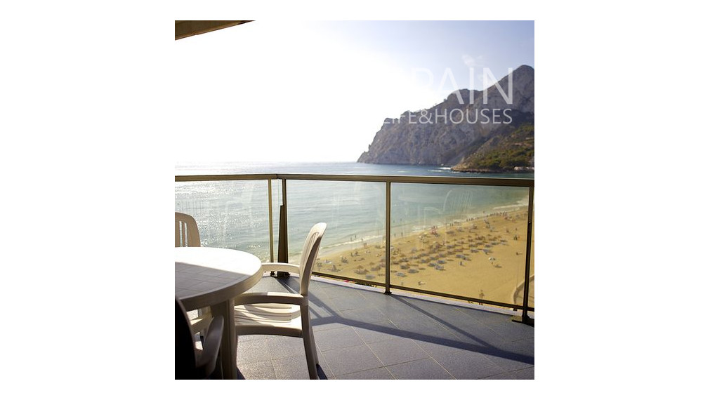 Sea front apartment in the fantastic Calpe, only 800 meters from the Peñon de Ifach.