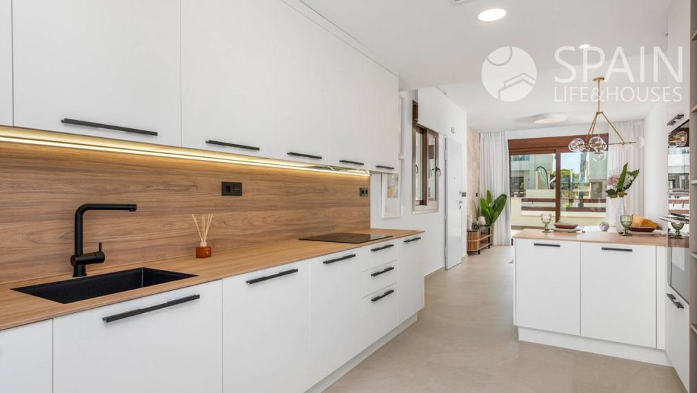 FIRST FLOOR BUNGALOW APARTMENT IN LOS BALCONES 3 KM FROM THE BEACH