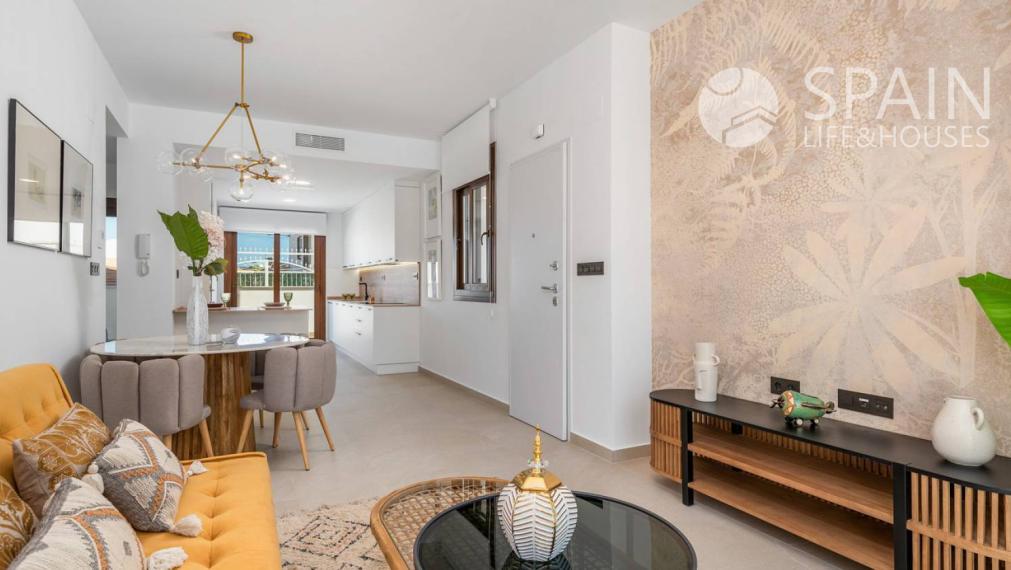 FIRST FLOOR BUNGALOW APARTMENT IN LOS BALCONES 3 KM FROM THE BEACH