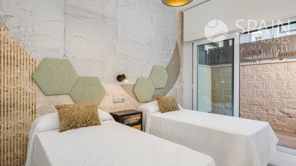 Exclusive luxury villas in Rojales with private pool, 5km from the beach and golf course.