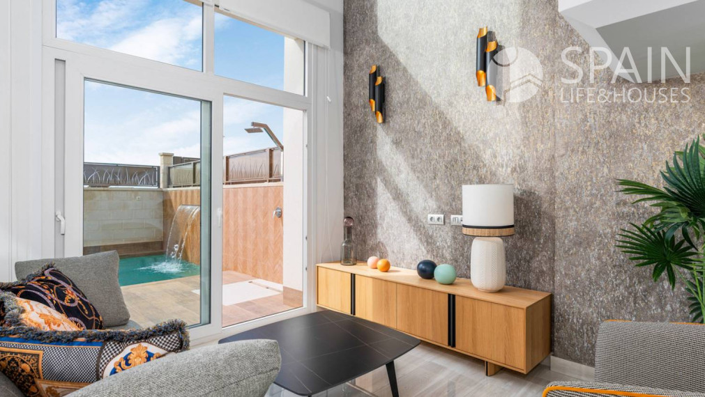 Exclusive luxury villas in Rojales with private pool, 5km from the beach and golf course.