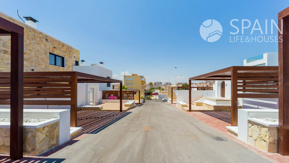 Spectacular 'Galaxy Villas' in Torrevieja with beautiful sea views