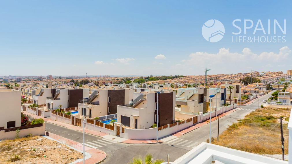 Spectacular 'Galaxy Villas' in Torrevieja with beautiful sea views