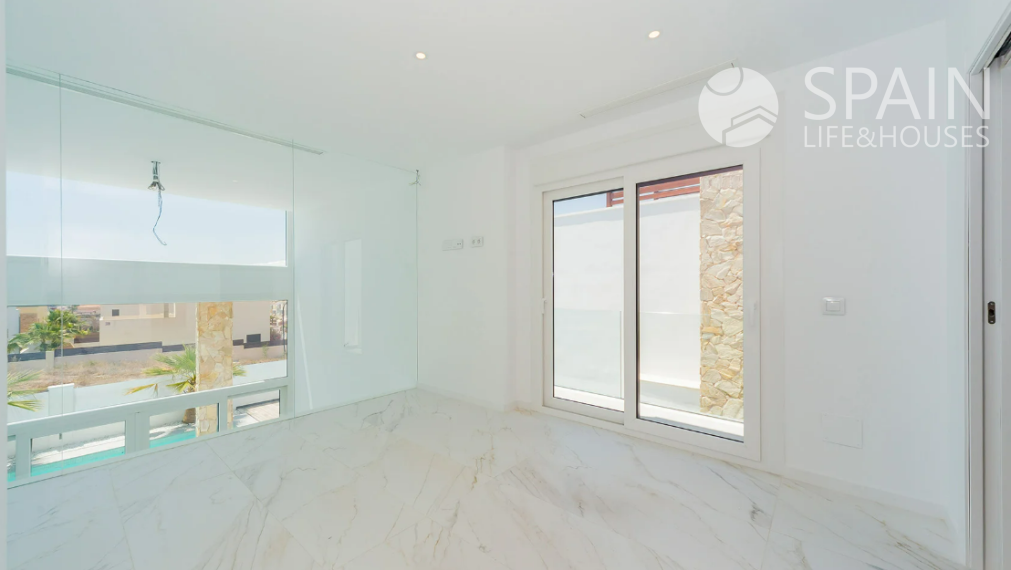 Spectacular 'Galaxy Villas' in Torrevieja with beautiful sea views