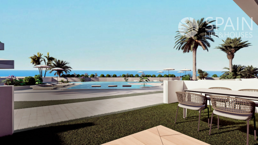 Great new flats next to the golf course and with sea view