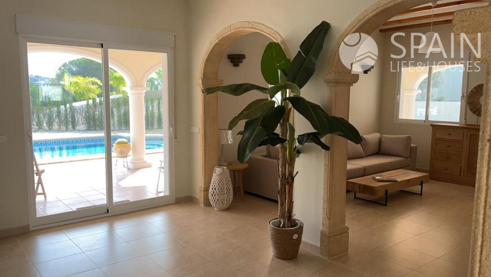 Wonderful villa for sale in Moraira in a very exclusive area and only 10 minutes from the beach.