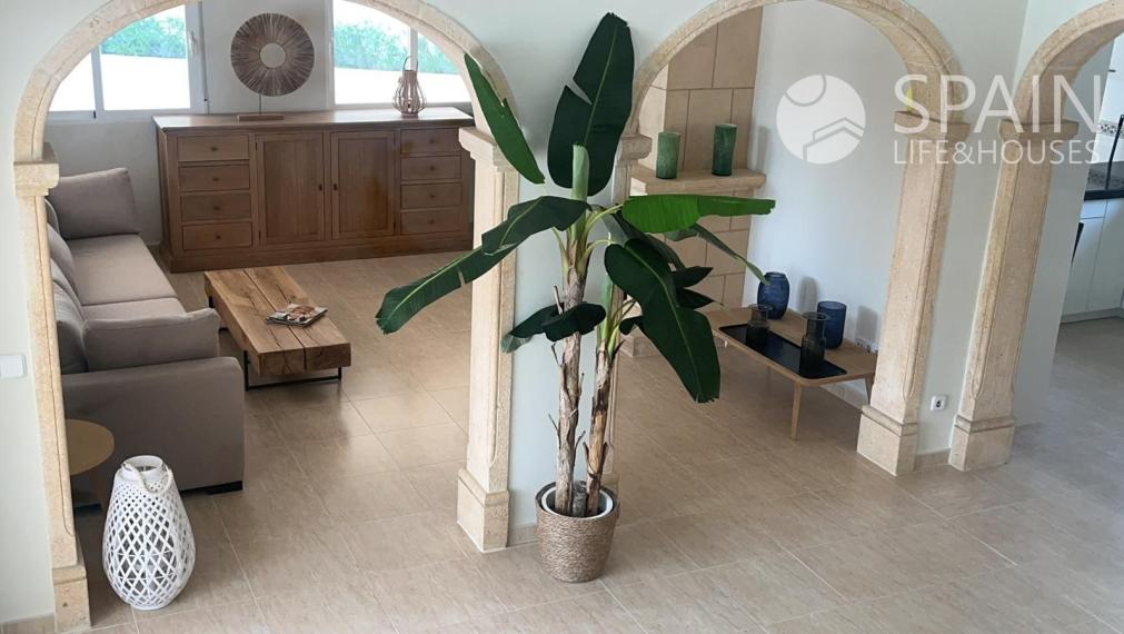 Wonderful villa for sale in Moraira in a very exclusive area and only 10 minutes from the beach.