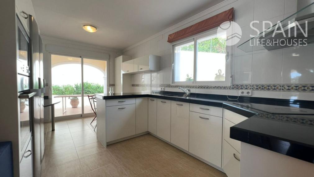 Wonderful villa for sale in Moraira in a very exclusive area and only 10 minutes from the beach.