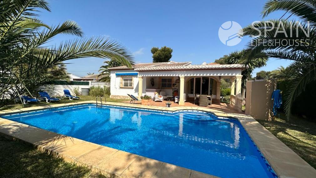 Amazing villa with 3 bedrooms and 1000 meters of plot in Costa Nova, Jávea