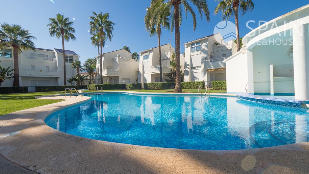 Exclusive Front Line Beach Townhouse in Dénia with Sea Views