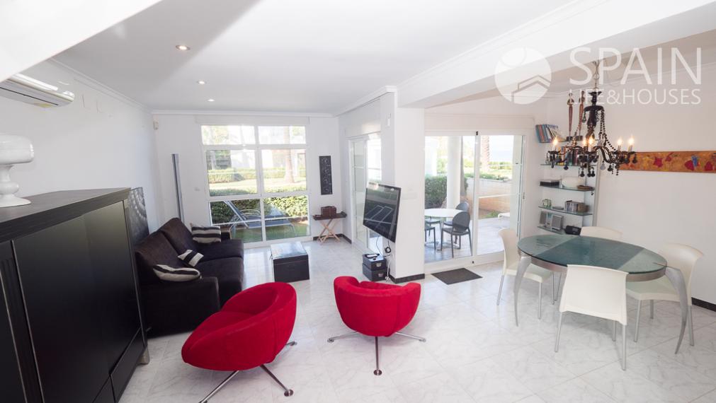 Exclusive Front Line Beach Townhouse in Dénia with Sea Views