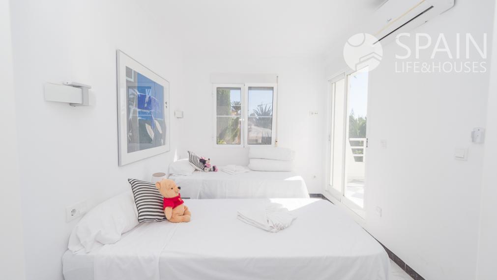 Exclusive Front Line Beach Townhouse in Dénia with Sea Views