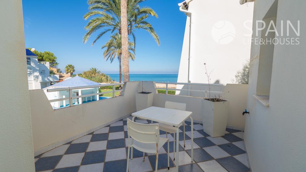 Exclusive Front Line Beach Townhouse in Dénia with Sea Views