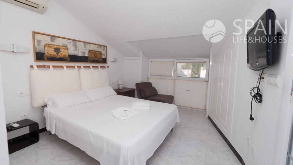 Exclusive Front Line Beach Townhouse in Dénia with Sea Views