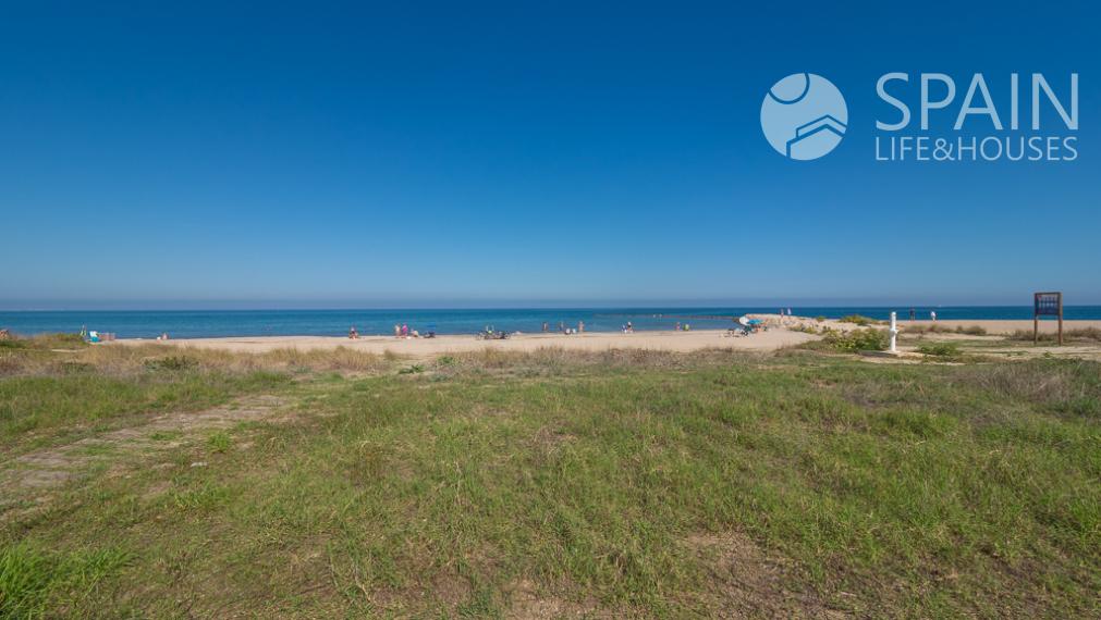 Exclusive Front Line Beach Townhouse in Dénia with Sea Views