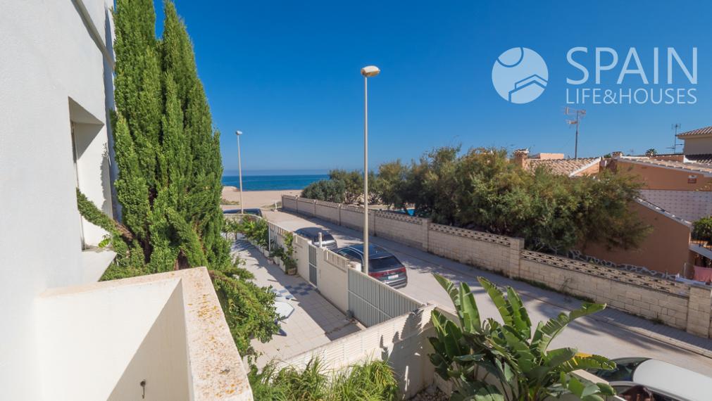 Exclusive Front Line Beach Townhouse in Dénia with Sea Views