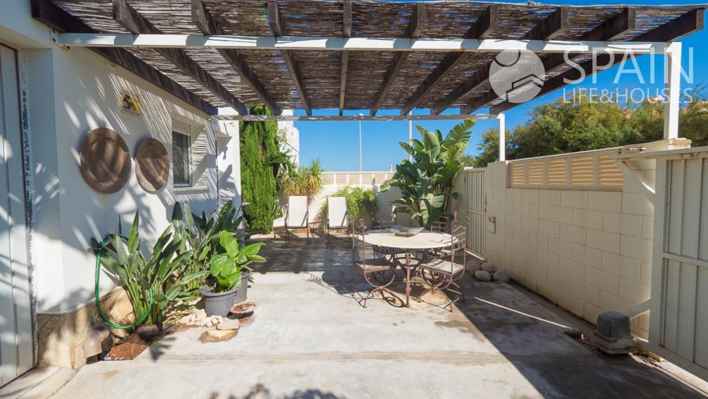 Exclusive Front Line Beach Townhouse in Dénia with Sea Views