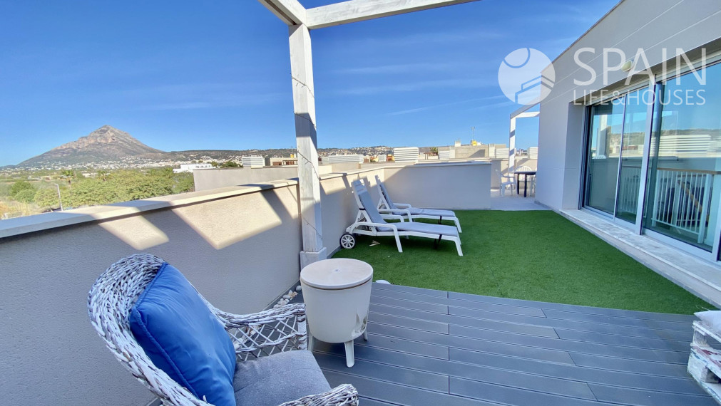 Live the Luxury at Arenal Beach! 4-Bedroom Duplex Penthouse with Montgó and Sea Views in Jávea