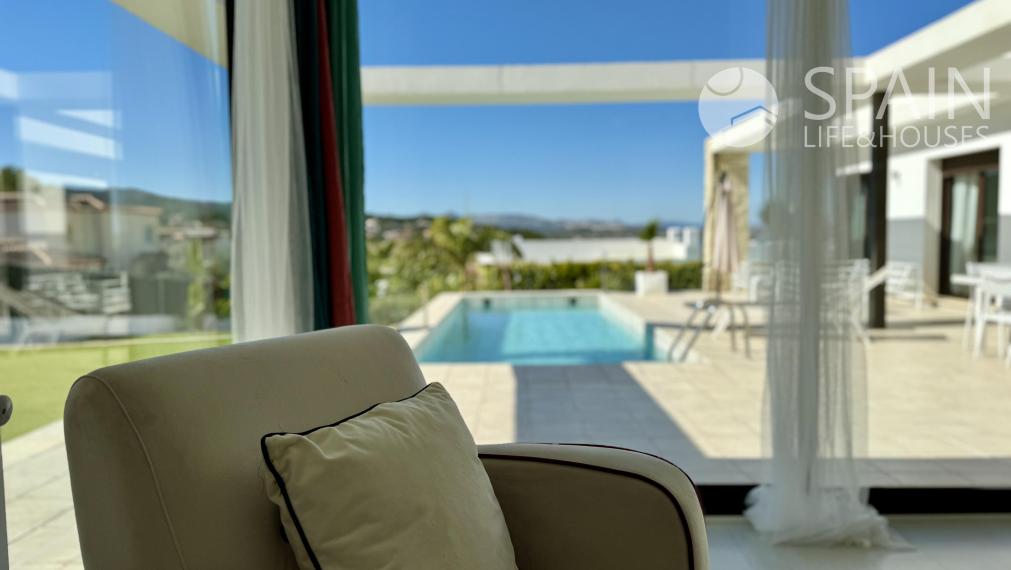 "Live the Mediterranean Luxury: Exceptional Single Storey Villa with Montgó Views in Jávea".