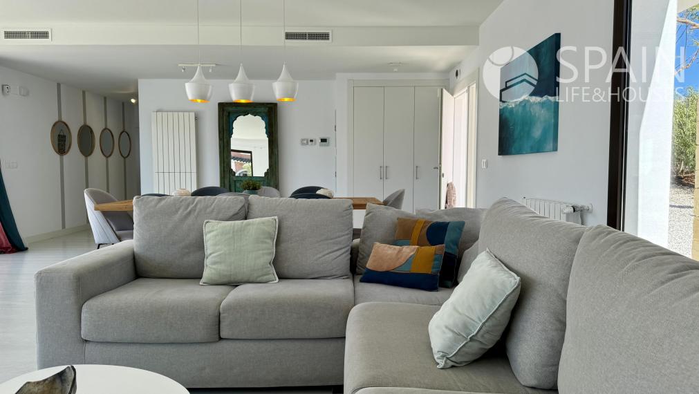 "Live the Mediterranean Luxury: Exceptional Single Storey Villa with Montgó Views in Jávea".