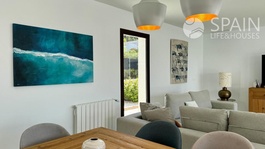 "Live the Mediterranean Luxury: Exceptional Single Storey Villa with Montgó Views in Jávea".