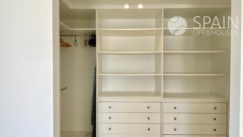 "Live the Mediterranean Luxury: Exceptional Single Storey Villa with Montgó Views in Jávea".