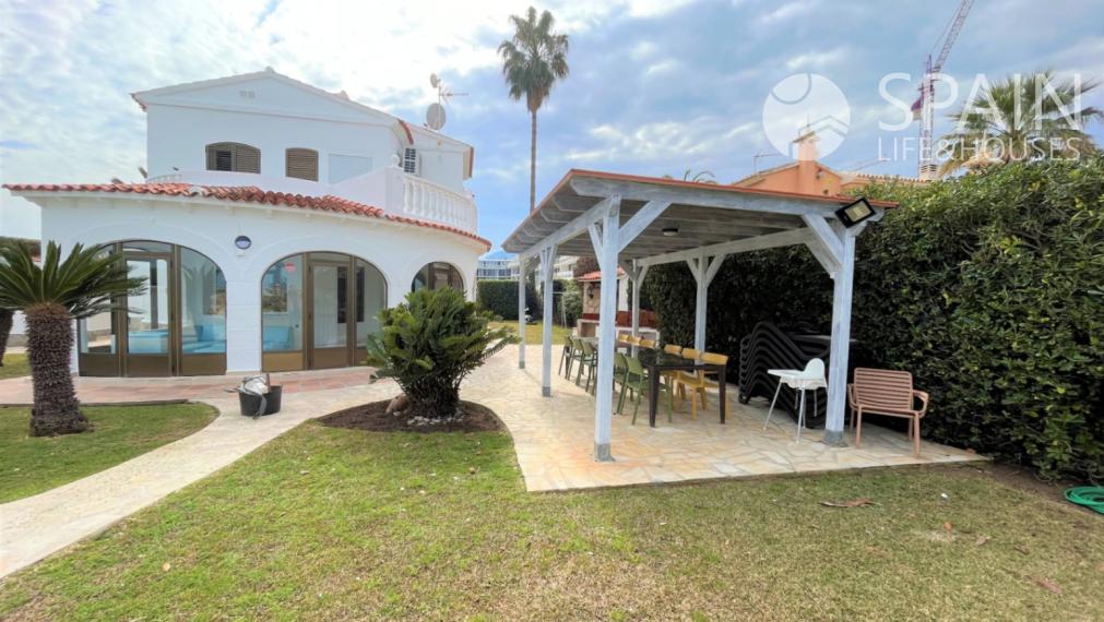 Coastal Paradise: Exclusive 6 Bedroom Villa in Denia, Surrounded by Luxury and Convenience