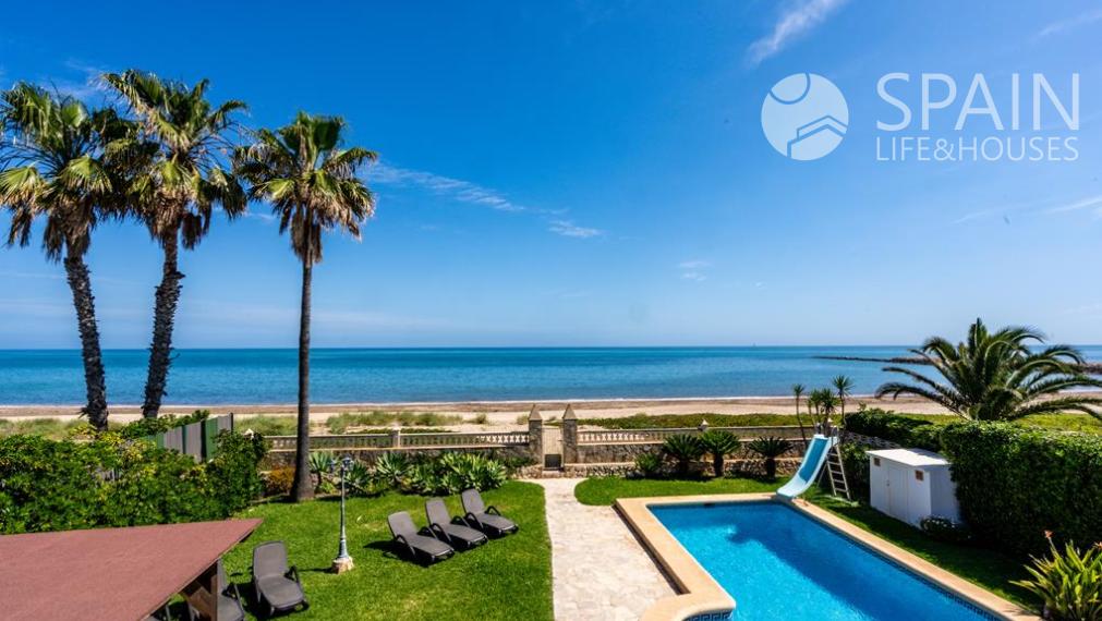 Coastal Paradise: Exclusive 6 Bedroom Villa in Denia, Surrounded by Luxury and Convenience