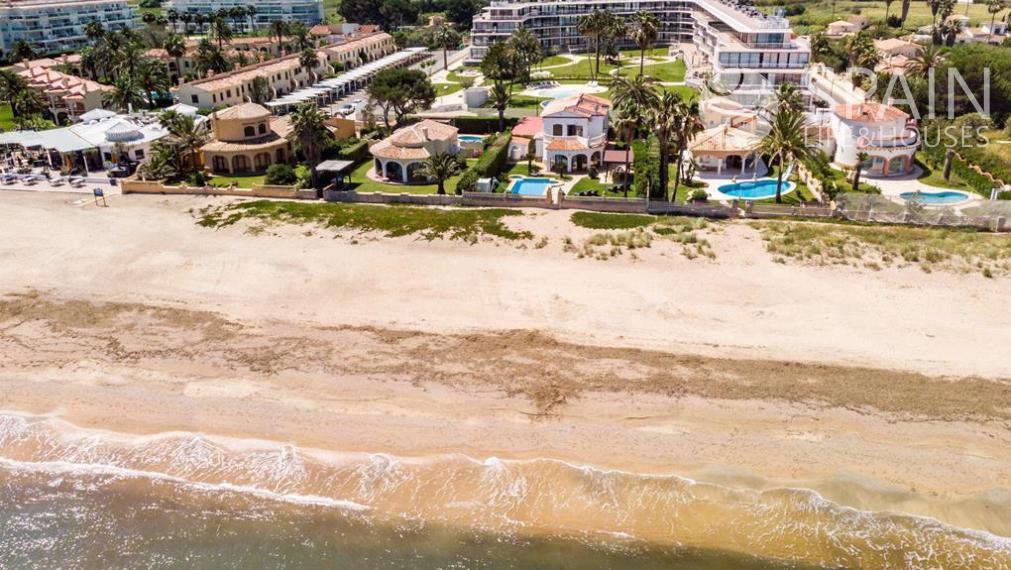 Coastal Paradise: Exclusive 6 Bedroom Villa in Denia, Surrounded by Luxury and Convenience