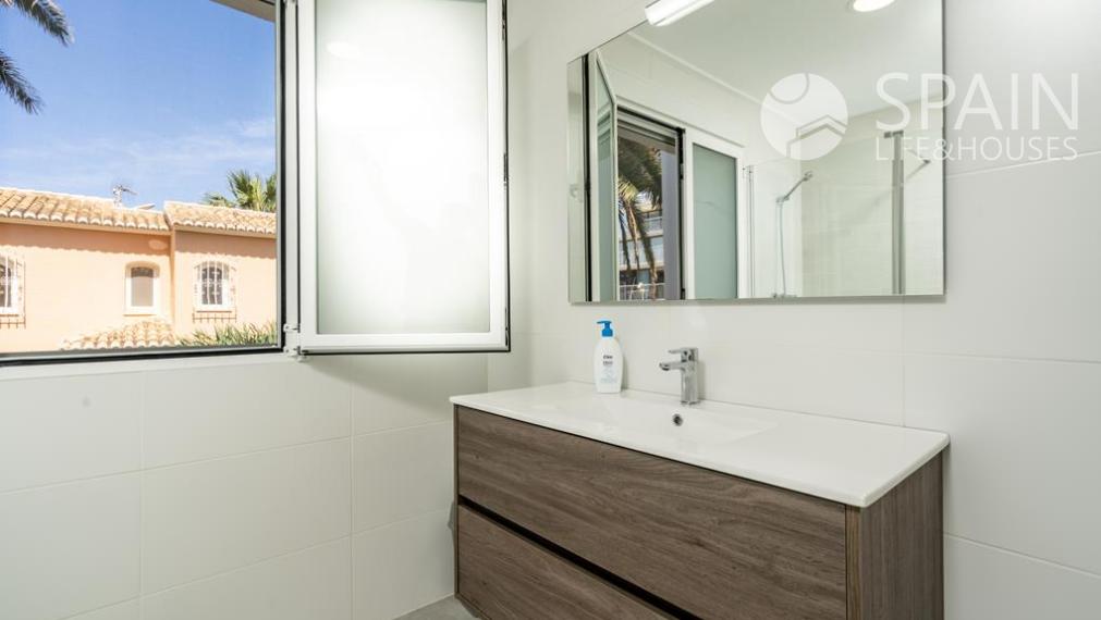 Coastal Paradise: Exclusive 6 Bedroom Villa in Denia, Surrounded by Luxury and Convenience