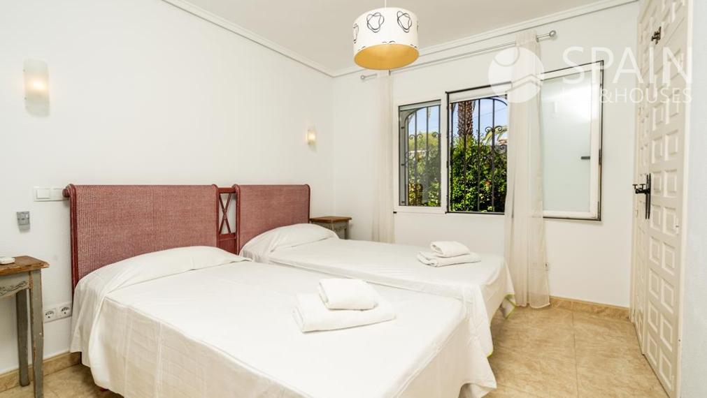 Coastal Paradise: Exclusive 6 Bedroom Villa in Denia, Surrounded by Luxury and Convenience