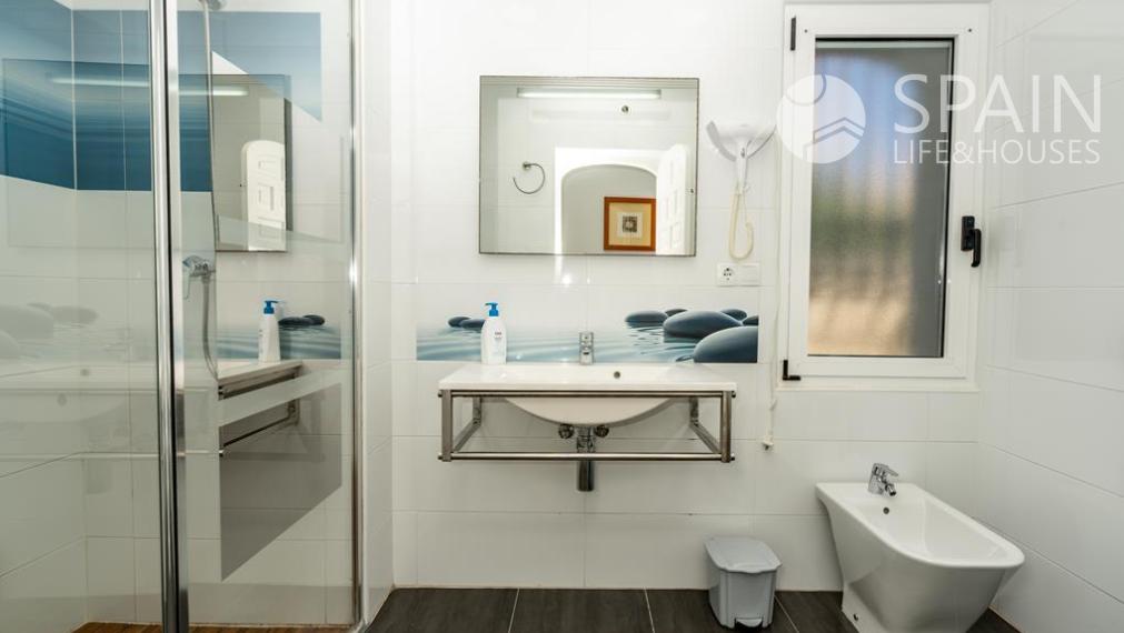 Coastal Paradise: Exclusive 6 Bedroom Villa in Denia, Surrounded by Luxury and Convenience