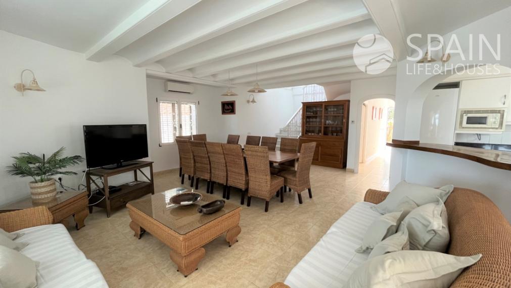 Coastal Paradise: Exclusive 6 Bedroom Villa in Denia, Surrounded by Luxury and Convenience