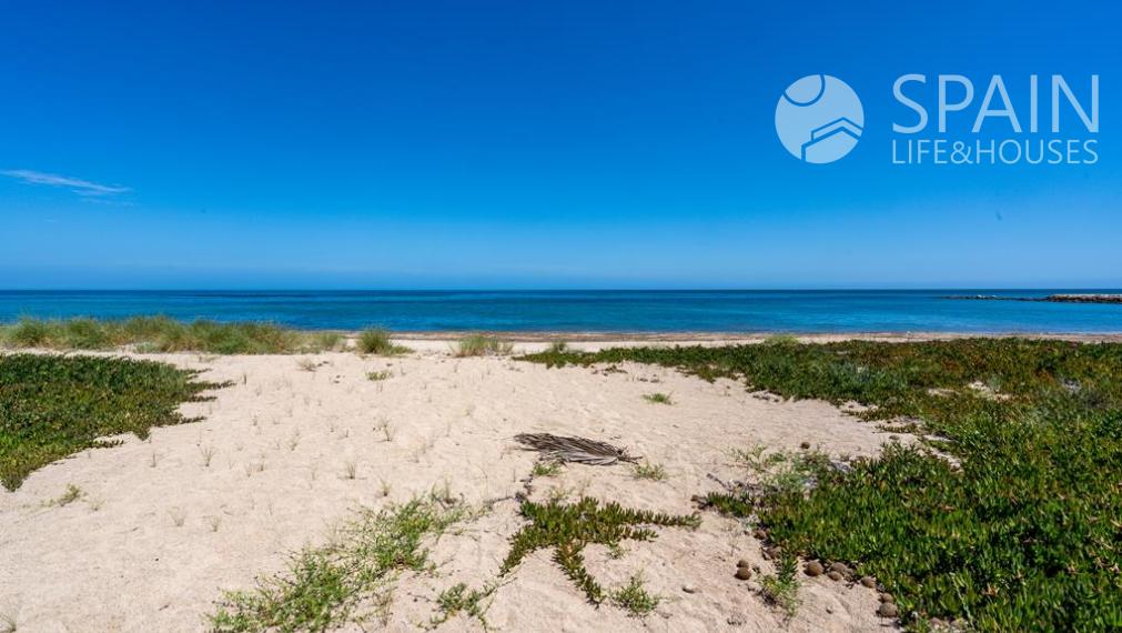 Coastal Paradise: Exclusive 6 Bedroom Villa in Denia, Surrounded by Luxury and Convenience