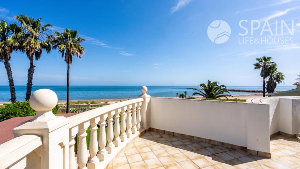 Coastal Paradise: Exclusive 6 Bedroom Villa in Denia, Surrounded by Luxury and Convenience