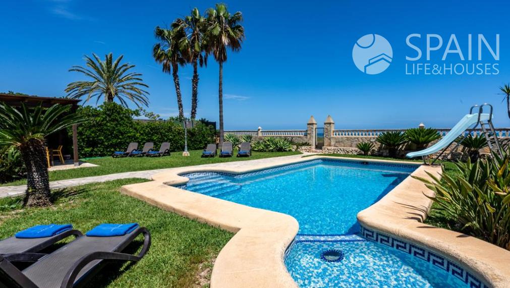 Coastal Paradise: Exclusive 6 Bedroom Villa in Denia, Surrounded by Luxury and Convenience