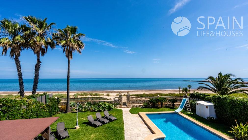 Coastal Paradise: Exclusive 6 Bedroom Villa in Denia, Surrounded by Luxury and Convenience