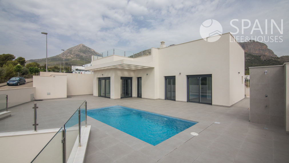 New construction villa with swimming pool in Polop de la Marina