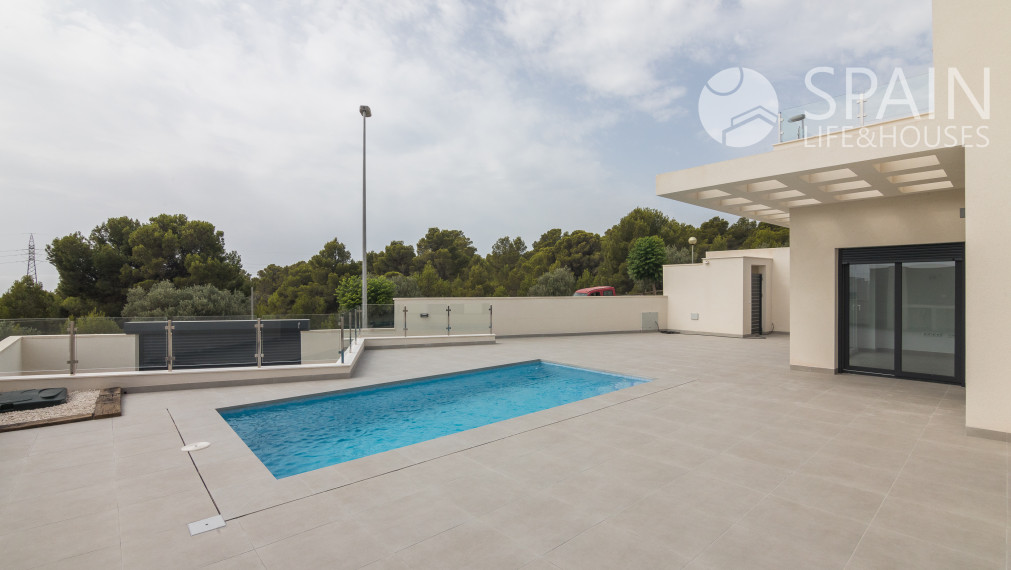 New construction villa with swimming pool in Polop de la Marina