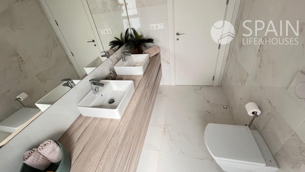 Torre de Cristal in Benidorm: Homes with Spacious Terraces and Spectacular Views