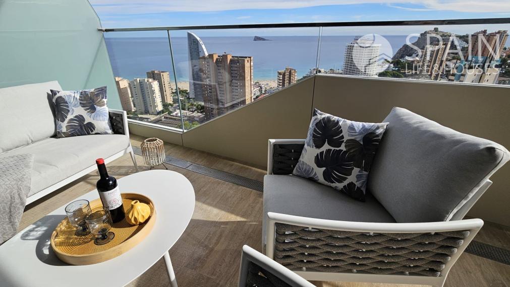 Torre de Cristal in Benidorm: Homes with Spacious Terraces and Spectacular Views