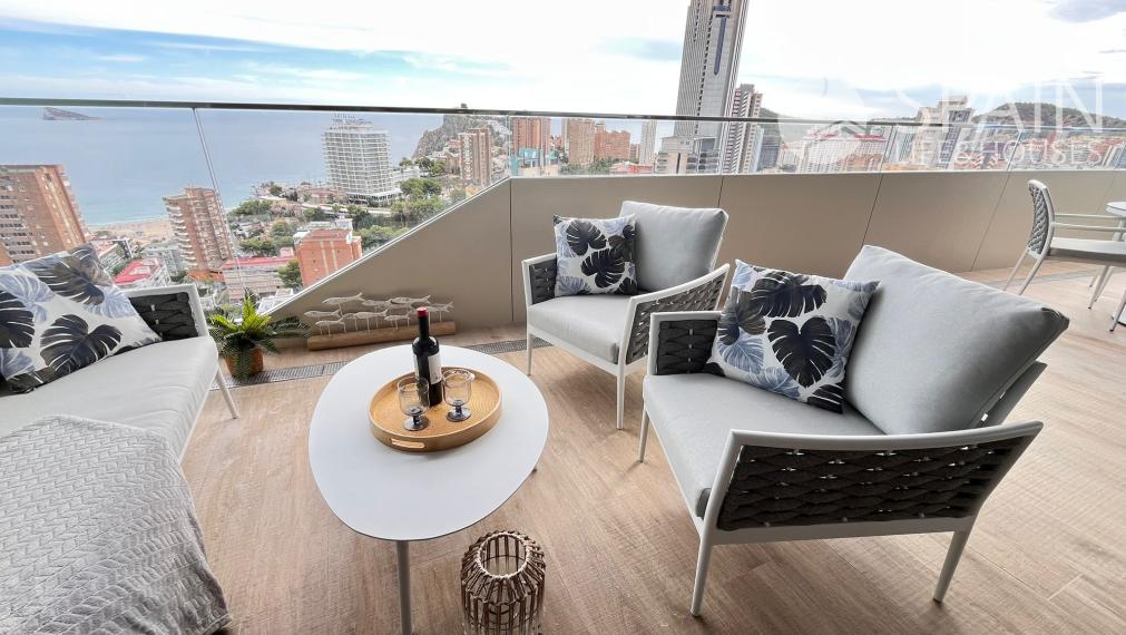 Torre de Cristal in Benidorm: Homes with Spacious Terraces and Spectacular Views