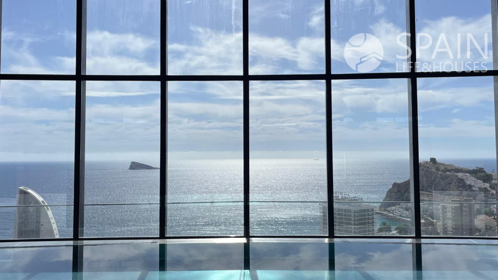Torre de Cristal in Benidorm: Homes with Spacious Terraces and Spectacular Views