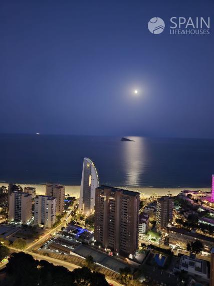 Torre de Cristal in Benidorm: Homes with Spacious Terraces and Spectacular Views